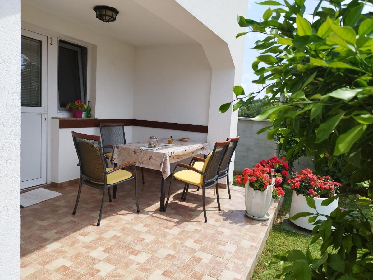 Marijan Apartment Pula Exterior photo