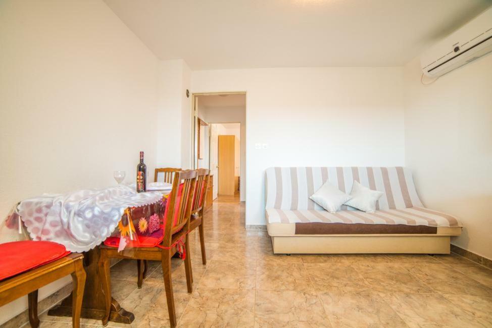 Marijan Apartment Pula Exterior photo