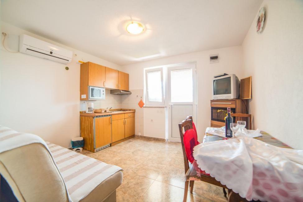 Marijan Apartment Pula Exterior photo
