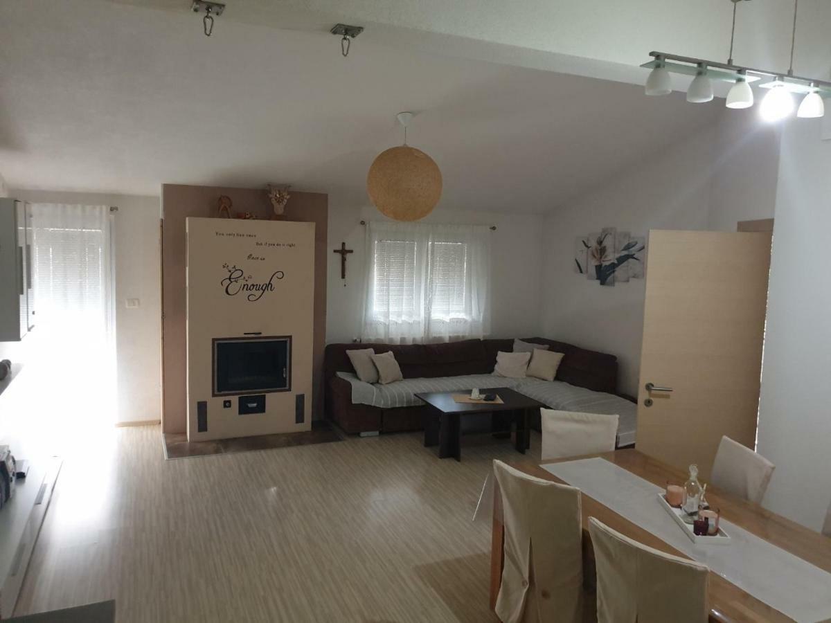 Marijan Apartment Pula Exterior photo